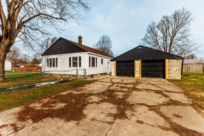 3126 S Pershing Dr in Muncie, IN - Building Photo - Building Photo