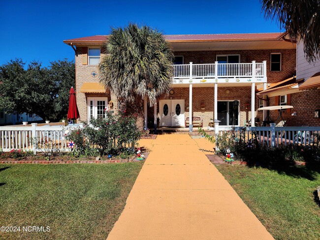 226 RollingWood Dr in Newport, NC - Foto de edificio - Building Photo