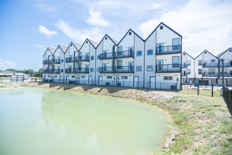 Greenville Townhomes in Waller, TX - Building Photo - Building Photo