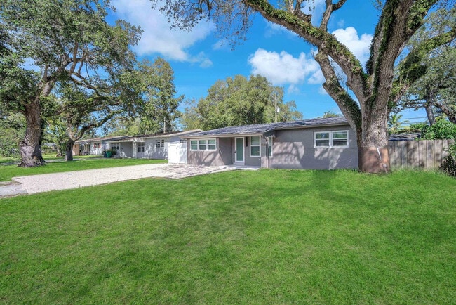 4640 SW 25th Terrace in Fort Lauderdale, FL - Building Photo - Building Photo