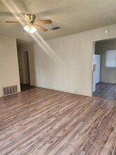 404 E College Ave in Comanche, TX - Building Photo - Building Photo