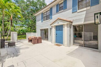 355 Prestwick Cir in Palm Beach Gardens, FL - Building Photo - Building Photo