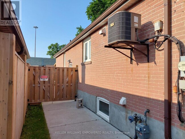 69 Whitley Ave in Toronto, ON - Building Photo - Building Photo