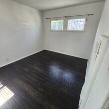 5735 S Rimpau Blvd, Unit 5735 in Los Angeles, CA - Building Photo - Building Photo