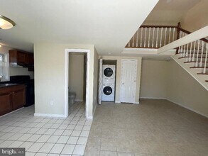 624 Walker Rd in Great Falls, VA - Building Photo - Building Photo