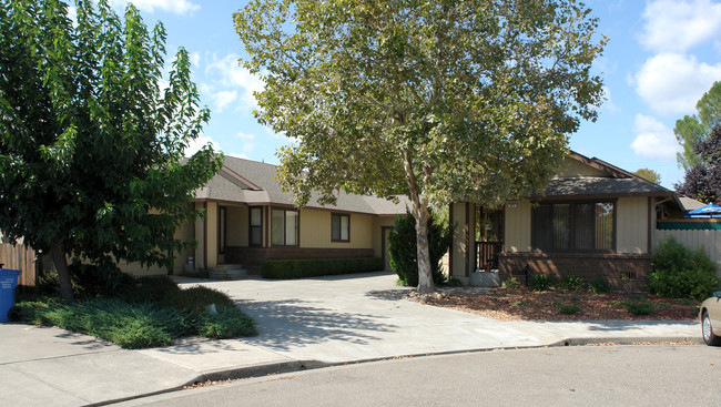 809 Swift Ct in Santa Rosa, CA - Building Photo - Building Photo