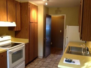 9500 Center St-Unit -#38 in Carmel, CA - Building Photo - Building Photo