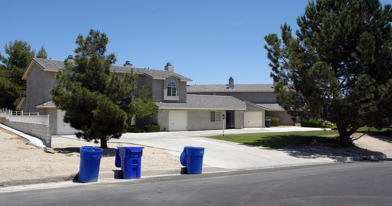 16484 Wato Rd in Apple Valley, CA - Building Photo