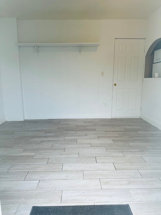 7901 NW 66th Ter, Unit Efficiency in Tamarac, FL - Building Photo - Building Photo