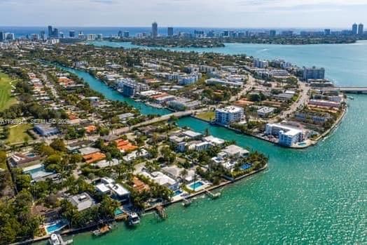 property at 1101 S Shore Dr