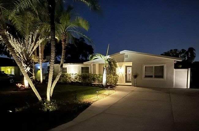 4833 W Bay Ct Ave in Tampa, FL - Building Photo - Building Photo