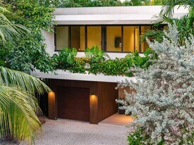 77 SW 18th Terrace in Miami, FL - Building Photo