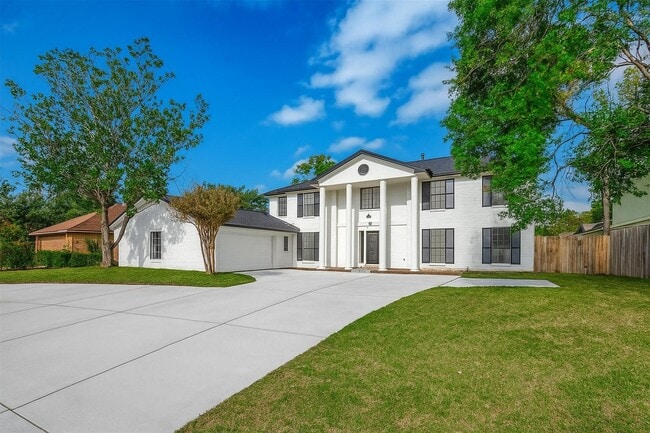 property at 3102 Glenn Lakes Ln