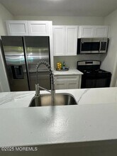 28 Delavan Ct in New Brunswick, NJ - Building Photo - Building Photo