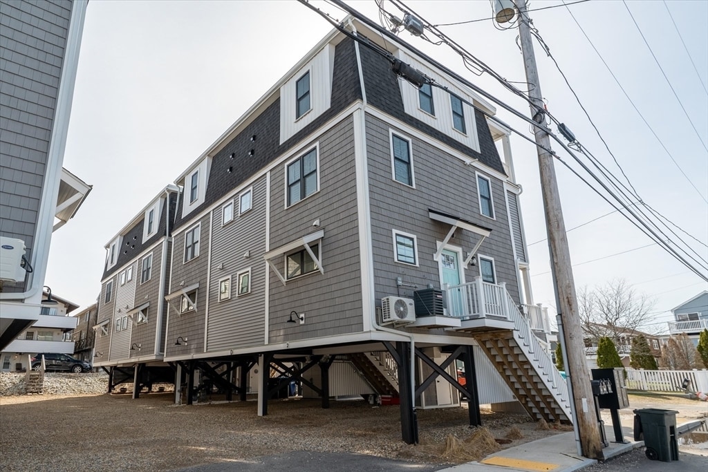 57 Railroad Ave in Salisbury, MA - Building Photo