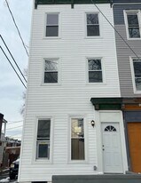 542 Seneca St in Harrisburg, PA - Building Photo