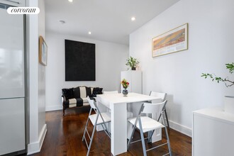 2626 Jackson Ave in Queens, NY - Building Photo - Building Photo