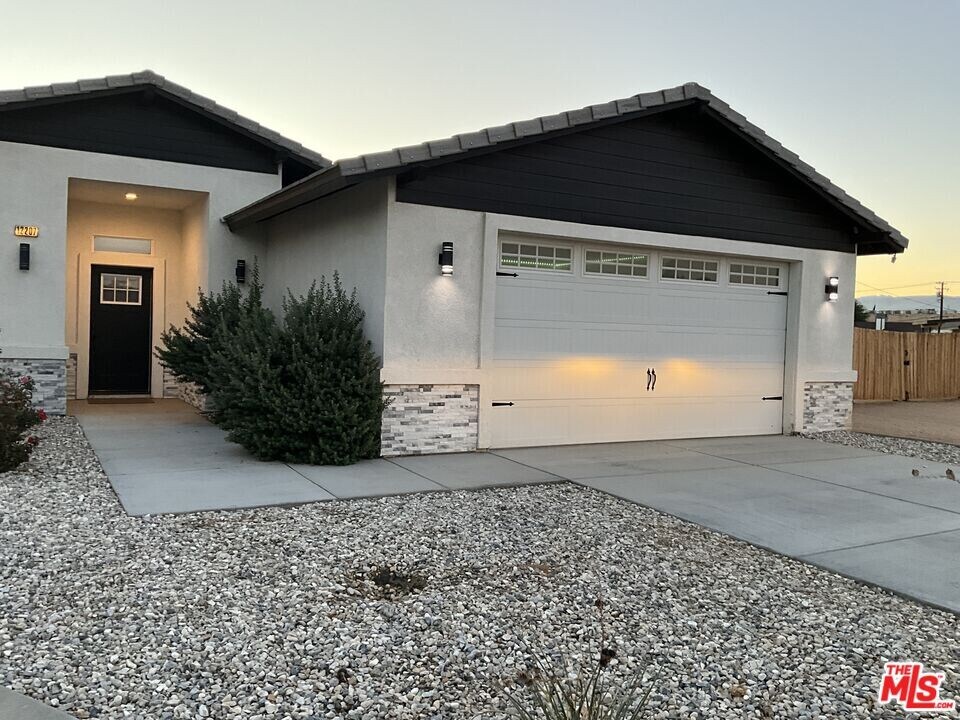 12207 Snapping Turtle Rd in Apple Valley, CA - Building Photo