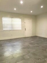 17031 NE 21st Ave in North Miami Beach, FL - Building Photo - Building Photo