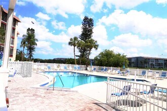 4109 Lake Bayshore Dr in Bradenton, FL - Building Photo - Building Photo