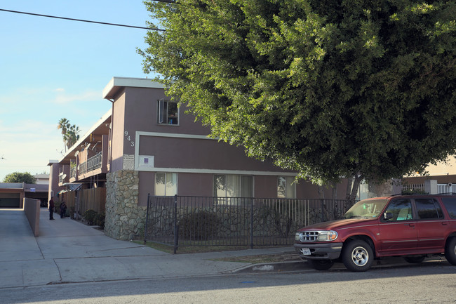 943 S Myrtle Ave in Inglewood, CA - Building Photo - Primary Photo