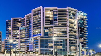 1155 N Gulfstream Ave, Unit 1107 in Sarasota, FL - Building Photo - Building Photo