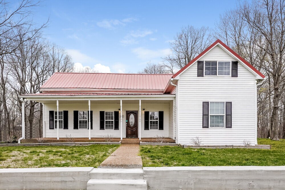 587 Shun Pike in Cottontown, TN - Building Photo
