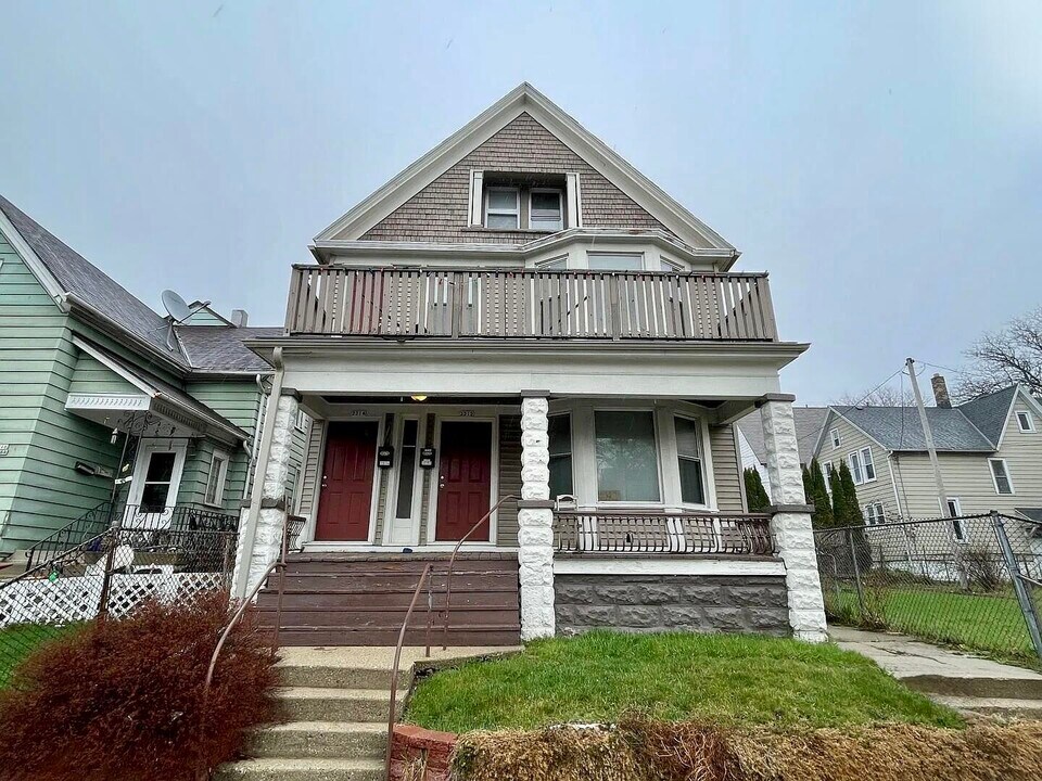 2212 N Holton St in Milwaukee, WI - Building Photo