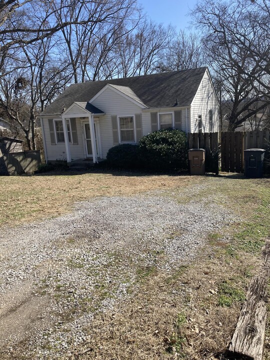3717 Sentinel Dr in Nashville, TN - Foto de edificio