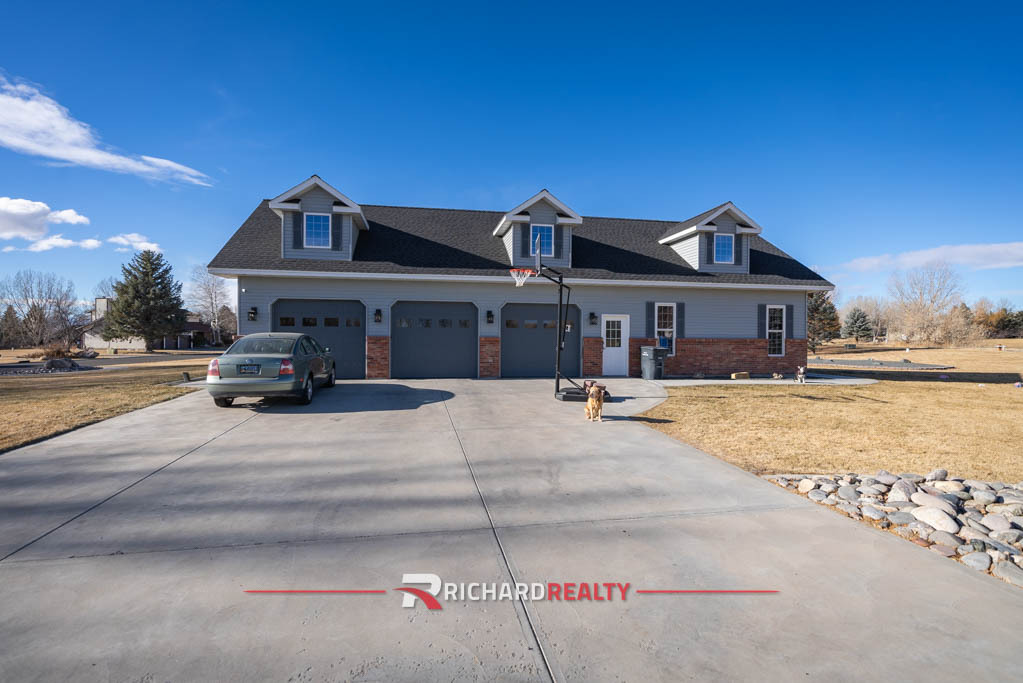 4110 Valley Green Cir in Riverton, WY - Building Photo