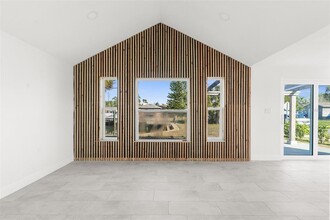 13726 Michelle Ave in Hudson, FL - Foto de edificio - Building Photo