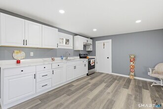 76 Skinner St in East Hampton, CT - Building Photo - Building Photo