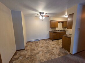 1925 Sylvan Way in West Bend, WI - Building Photo - Building Photo