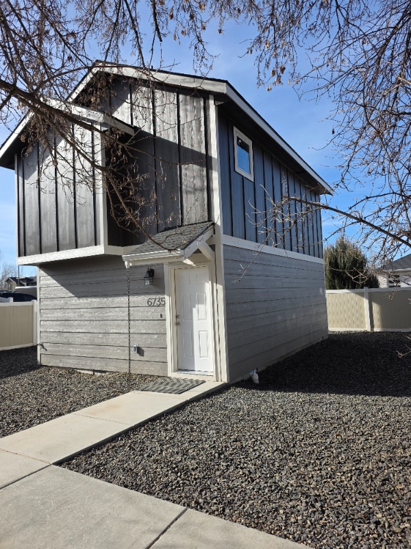 property at 6735 Saxton Ave