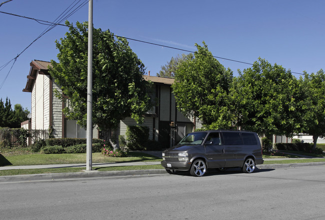 8841-8851 Hoffman St in Buena Park, CA - Foto de edificio - Building Photo