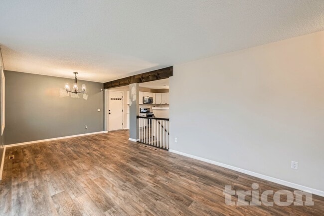 8312 115th Ln N in Champlin, MN - Foto de edificio - Building Photo