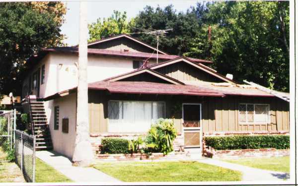 749 W WALNUT AV in Monrovia, CA - Foto de edificio