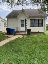 624 Dundee Ave in Waterloo, IA - Building Photo