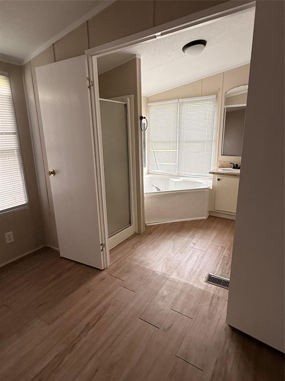 2021 N Battlebell Rd in Highlands, TX - Building Photo - Building Photo