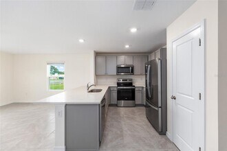 8247 SW 67th Ave in Ocala, FL - Foto de edificio - Building Photo