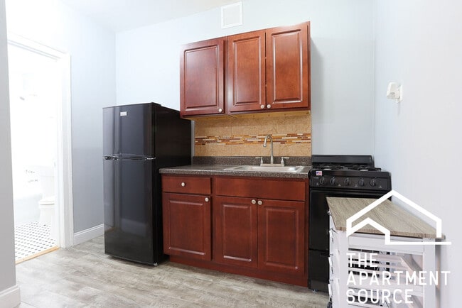 property at 6930 N Greenview Ave