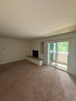 600 Reusens Rd, Unit 1 Bedroom Waitlist in Lynchburg, VA - Building Photo