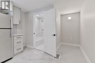 93 McMillan Dr in Oshawa, ON - Building Photo - Building Photo