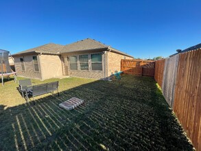 354 Highmeadow Dr in Aubrey, TX - Building Photo - Building Photo