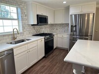 743 Yorkshire St photo'