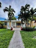 5700 SW 42nd St in Miami, FL - Building Photo