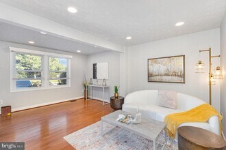 14135 Honey Hill Ct in Centreville, VA - Building Photo - Building Photo