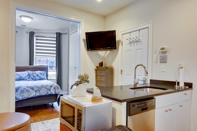 652 Massachusetts Ave, Unit 2 in Boston, MA - Building Photo - Building Photo