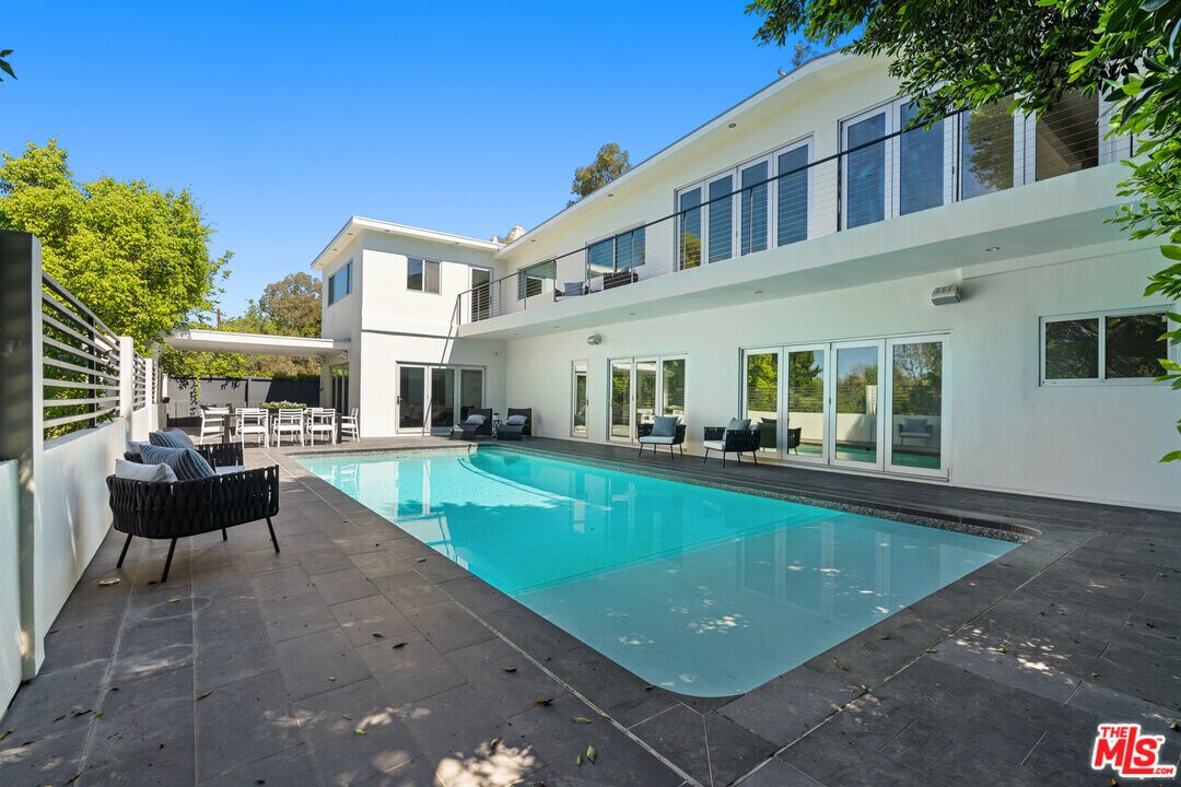 7470 Woodrow Wilson Dr in Los Angeles, CA - Foto de edificio