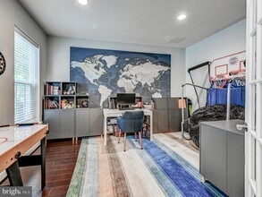 107 Meridian Ln in Baltimore, MD - Building Photo - Building Photo